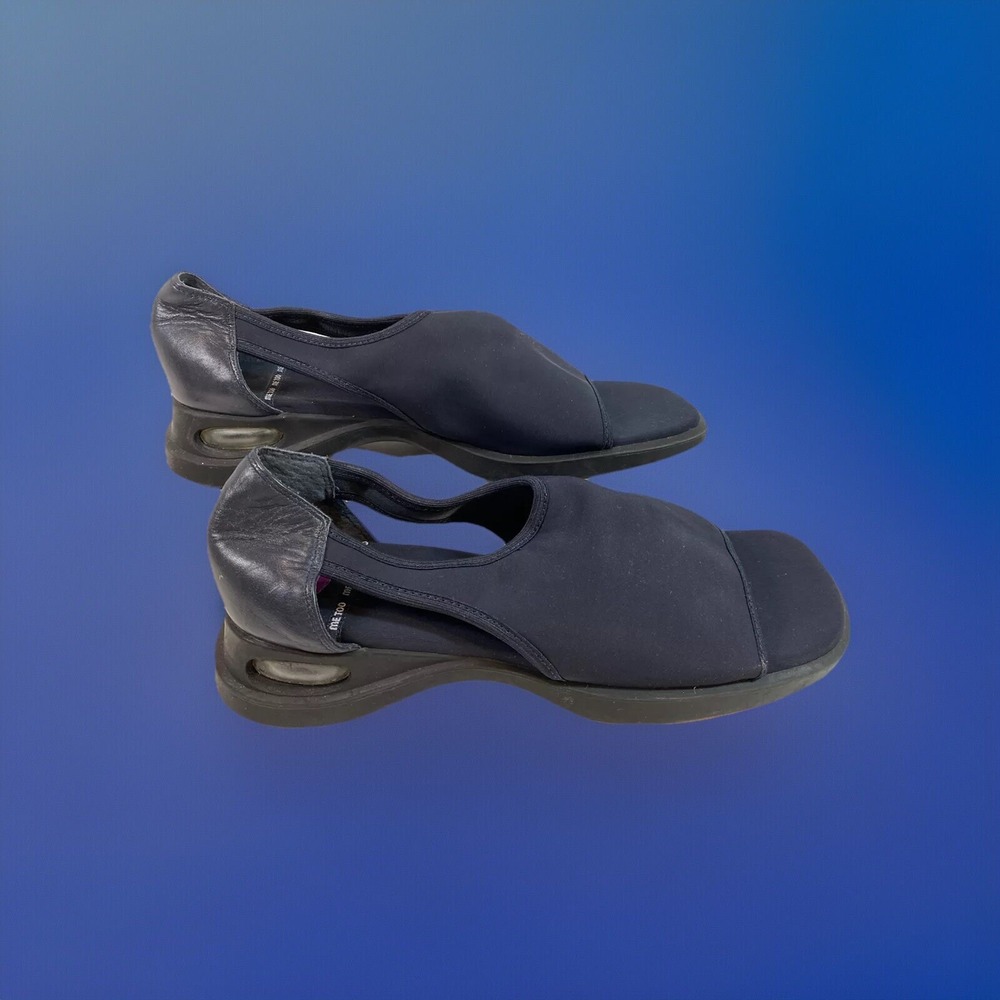 Me Too Womens Black Sandals Shoes 8.5 Open Toe Slip On